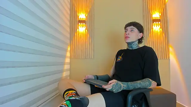 Snapshot of DANTE_ARMSTRONG chatting on November 26, 3:51 am DANTE ARMSTRONG online show from November 26, 3:51 am