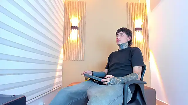 Snapshot of DANTE_ARMSTRONG chatting on December 3, 3:47 am DANTE ARMSTRONG online show from December 3, 3:47 am