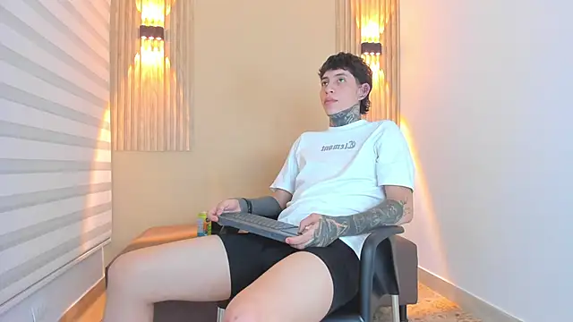 Snapshot of DANTE_ARMSTRONG chatting on December 5, 3:37 am DANTE ARMSTRONG online show from December 5, 3:37 am