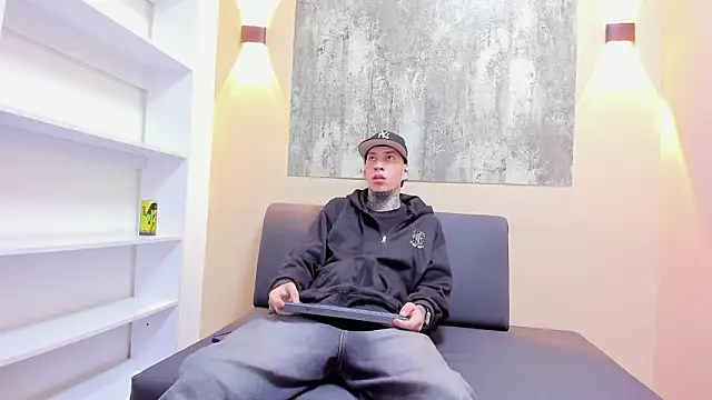 DANTE ARMSTRONG online show from February 3, 4:10 am