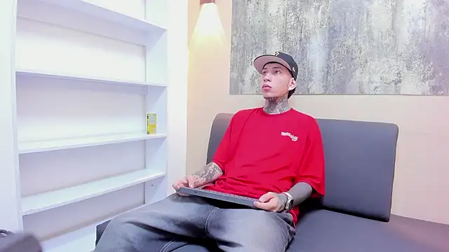 DANTE ARMSTRONG online show from February 4, 4:07 am