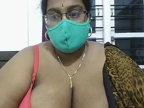 hootypriya online show from December 22, 5:32 pm