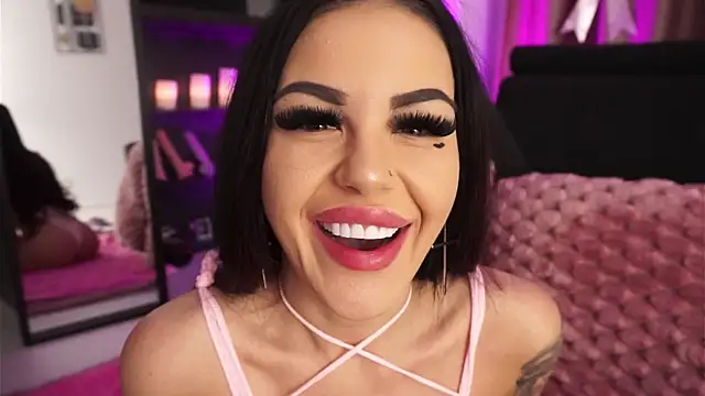 Snapshot of NaomyBlackBarbie chatting on November 16, 5:35 am NaomyBlackBarbie online show from November 16, 5:35 am