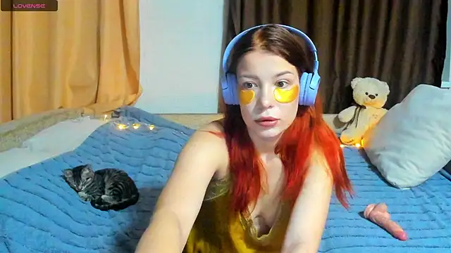 Eva purrr  online show from January 8, 1:30 am