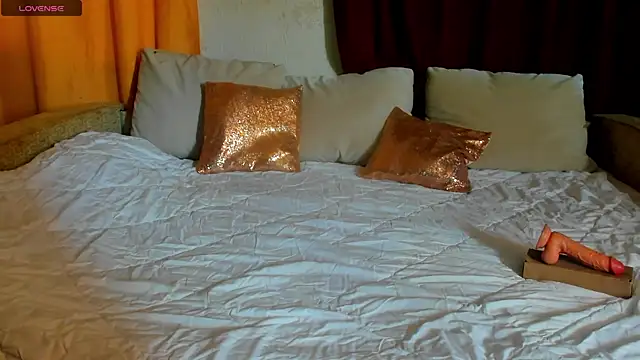 Eva purrr  online show from April 7, 8:37 am