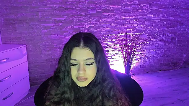 Snapshot of BellaNoir_ chatting on January 8, 5:54 am BellaNoir online show from January 8, 5:54 am