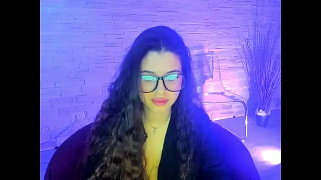 Snapshot of BellaNoir_ chatting on February 3, 6:40 am BellaNoir online show from February 3, 6:40 am