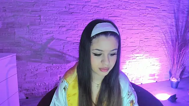 Snapshot of BellaNoir_ chatting on February 4, 5:57 am BellaNoir online show from February 4, 5:57 am