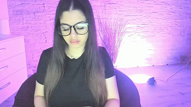 Snapshot of BellaNoir_ chatting on February 13, 5:47 am BellaNoir online show from February 13, 5:47 am