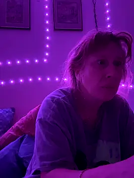 Snapshot of Redriddinghood8 chatting on November 19, 5:18 am Redriddinghood8 online show from November 19, 5:18 am