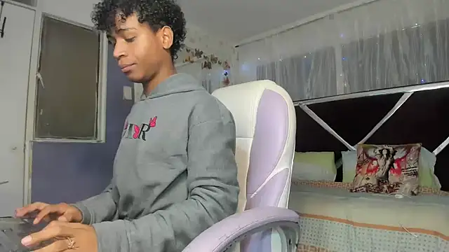 Santy bigcock 01 online show from March 27, 2:28 pm