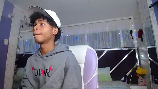 Santy bigcock 01 online show from April 22, 12:07 pm
