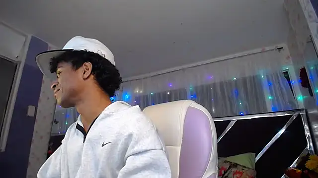 Santy bigcock 01 online show from June 1, 2:41 pm