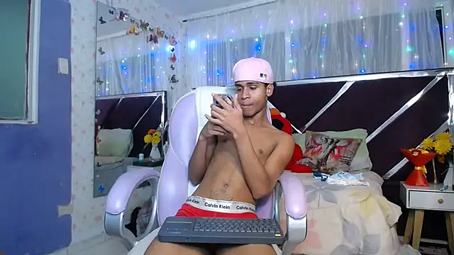 Santy bigcock 01 online show from July 19, 2:26 am