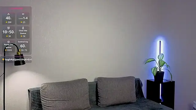 violetwluv online show from February 8, 9:45 am