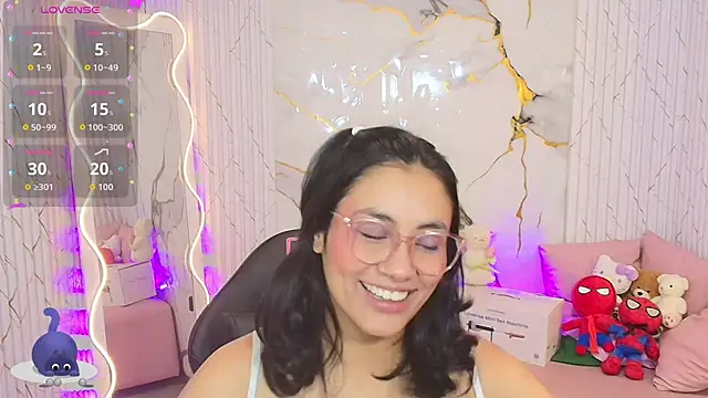 PEACHY TAY online show from June 7, 11:36 am