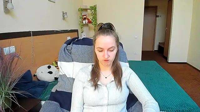 Snapshot of Nesie-Stoun chatting on November 24, 9:20 am Nesie-Stoun online show from November 24, 9:20 am