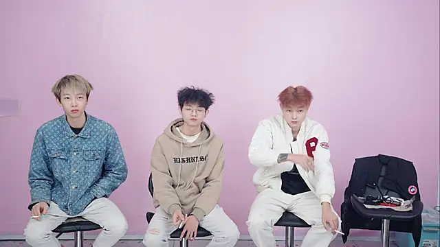 Snapshot of Beautifulboys-999 chatting on December 1, 7:35 am Beautifulboys-999 online show from December 1, 7:35 am