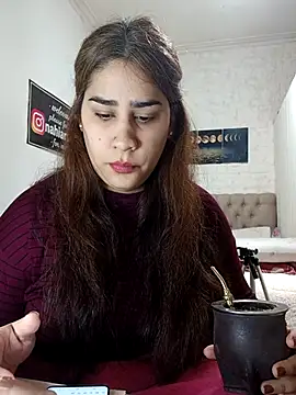nahiarabiel33 online show from June 23, 7:01 pm