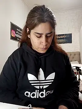 nahiarabiel33 online show from June 26, 7:29 pm