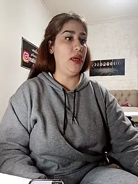 nahiarabiel33 online show from July 22, 6:11 pm