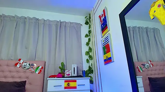 Snapshot of Lulu_swarts chatting on July 5, 12:50 am Lulu swarts online show from July 5, 12:50 am