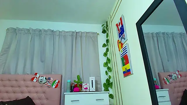 Snapshot of Lulu_swarts chatting on July 14, 1:19 am Lulu swarts online show from July 14, 1:19 am
