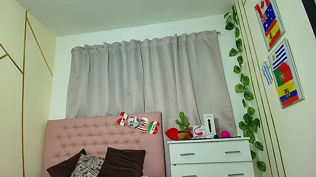 Snapshot of Lulu_swarts chatting on July 16, 1:00 am Lulu swarts online show from July 16, 1:00 am