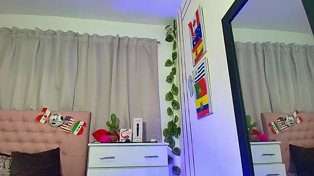 Snapshot of Lulu_swarts chatting on July 19, 1:42 am Lulu swarts online show from July 19, 1:42 am