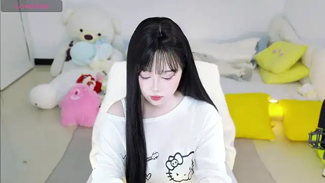 Snapshot of Nina37 chatting on January 19, 8:51 am Nina37 online show from January 19, 8:51 am