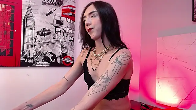 Snapshot of LAURALUXE chatting on November 18, 1:04 pm LAURALUXE online show from November 18, 1:04 pm