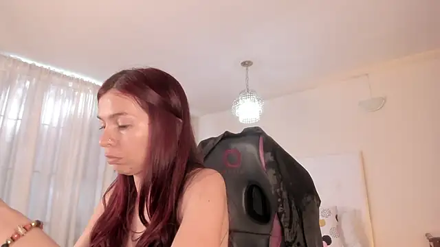 Snapshot of Emi_Rosee chatting on November 19, 12:38 pm Emi Rosee online show from November 19, 12:38 pm