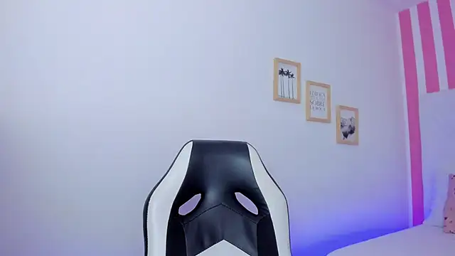 Snapshot of Emi_Rosee chatting on November 29, 1:47 pm Emi Rosee online show from November 29, 1:47 pm