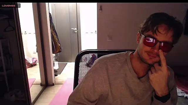 lucky swimmer online show from December 3, 5:55 pm