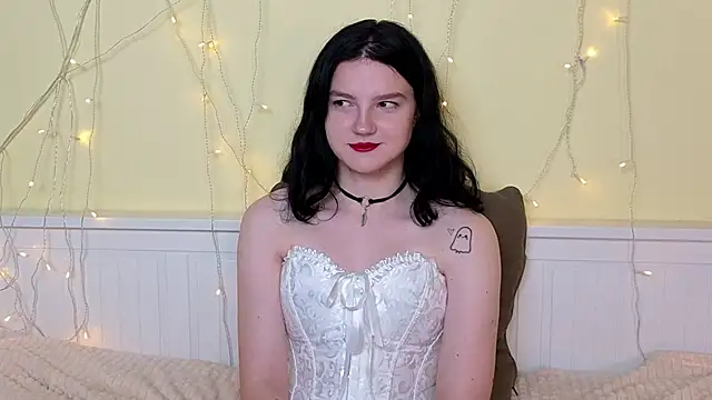 Snapshot of LatinaHuguenin chatting on November 17, 9:04 am LatinaHuguenin online show from November 17, 9:04 am