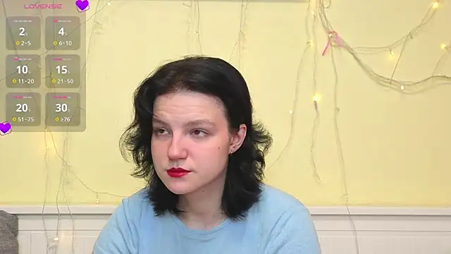 Snapshot of LatinaHuguenin chatting on December 18, 7:03 am LatinaHuguenin online show from December 18, 7:03 am