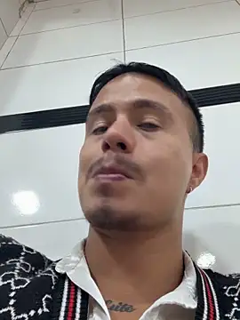 Snapshot of RaySullivan chatting on November 16, 2:39 am RaySullivan online show from November 16, 2:39 am