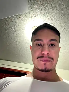 Snapshot of RaySullivan chatting on November 24, 3:39 am RaySullivan online show from November 24, 3:39 am