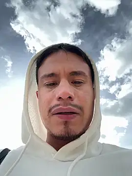 Snapshot of RaySullivan chatting on December 2, 8:04 pm RaySullivan online show from December 2, 8:04 pm