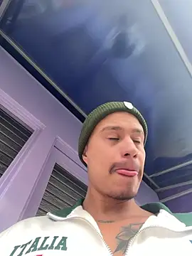 Snapshot of RaySullivan chatting on March 8, 4:11 pm RaySullivan online show from March 8, 4:11 pm