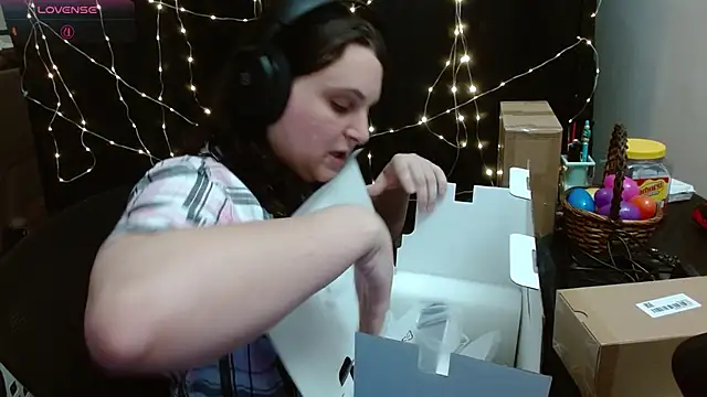 Snapshot of Salacious_Sage chatting on April 4, 9:12 pm Salacious Sage online show from April 4, 9:12 pm