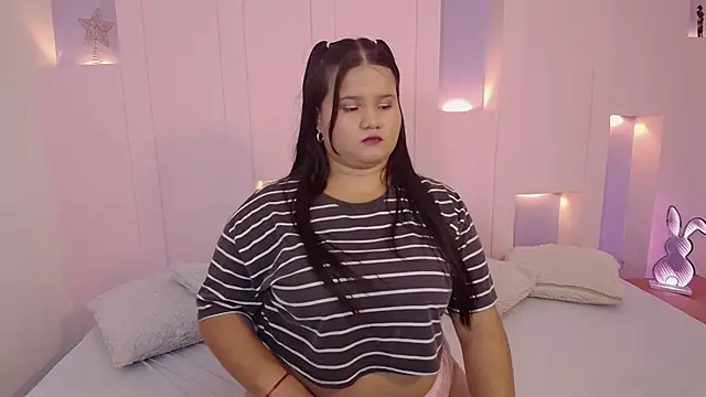 Snapshot of SaraVixen8 chatting on November 26, 9:16 pm SaraVixen8 online show from November 26, 9:16 pm