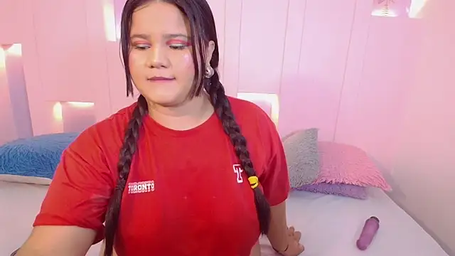 Snapshot of SaraVixen8 chatting on December 2, 11:48 am SaraVixen8 online show from December 2, 11:48 am