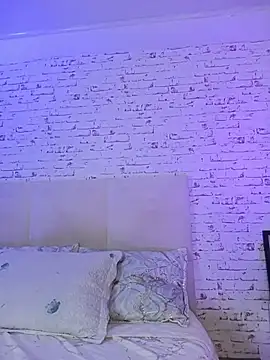 Snapshot of April_Kay chatting on November 27, 3:41 am April Kay online show from November 27, 3:41 am