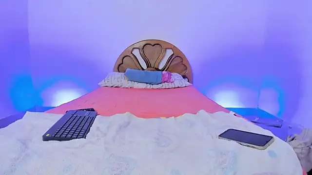 Snapshot of Girl-hot07 chatting on December 4, 10:40 pm Girl-hot07 online show from December 4, 10:40 pm