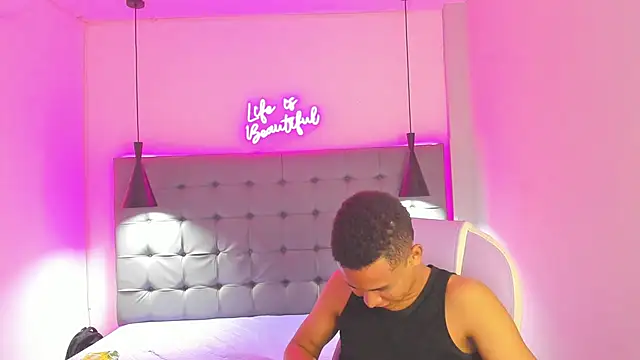 Snapshot of Liams18 chatting on November 22, 1:26 am Liams18 online show from November 22, 1:26 am