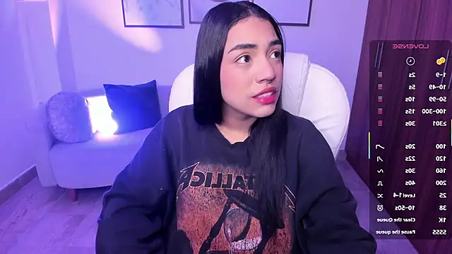 Snapshot of emma_connor1 chatting on November 24, 11:32 am emma connor1 online show from November 24, 11:32 am