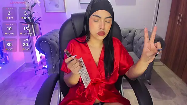 Snapshot of emma_connor1 chatting on November 27, 1:35 pm emma connor1 online show from November 27, 1:35 pm