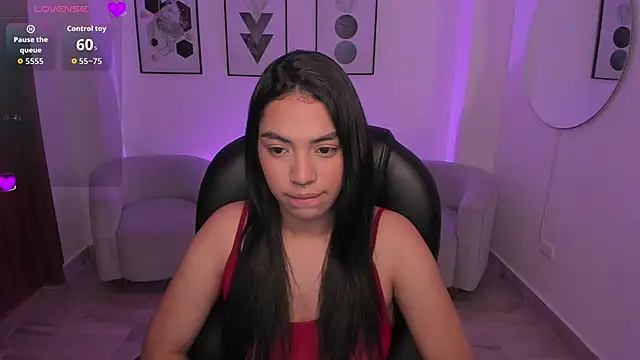 Snapshot of emma_connor1 chatting on December 15, 11:25 am emma connor1 online show from December 15, 11:25 am