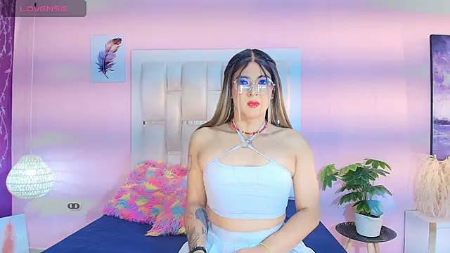 Snapshot of camii_raux chatting on December 4, 3:49 am camii raux online show from December 4, 3:49 am